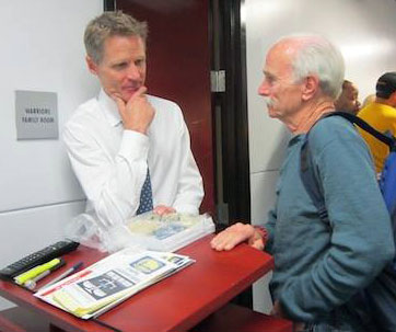 Dr. Jerry Lynch consults with Steve Kerr